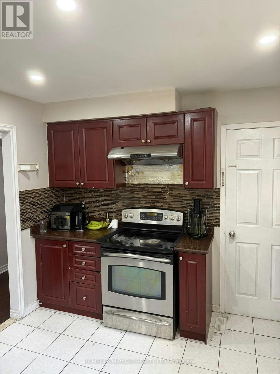 25 Four Leaf Drive, Toronto, ON, M9V 1M7 - 4
