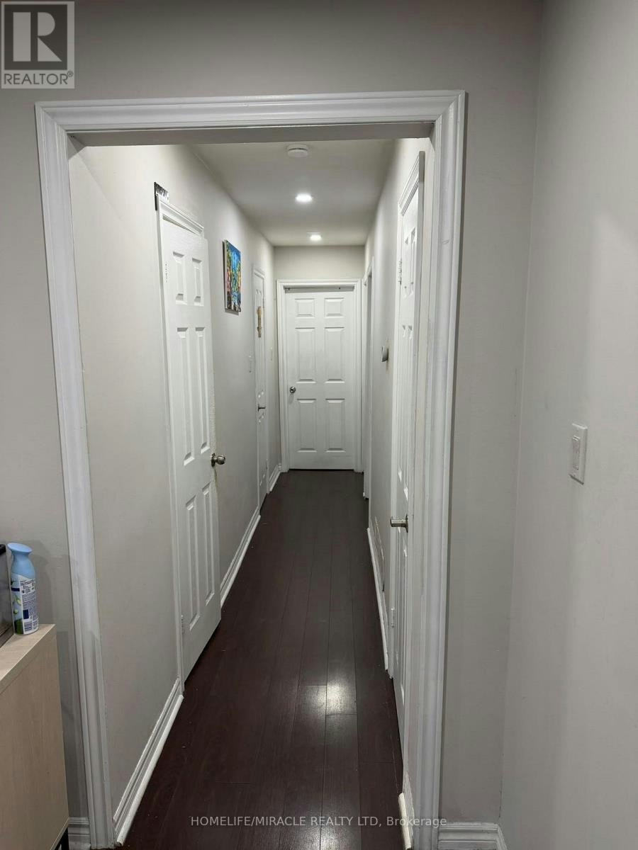 25 Four Leaf Drive, Toronto, ON, M9V 1M7 - 5