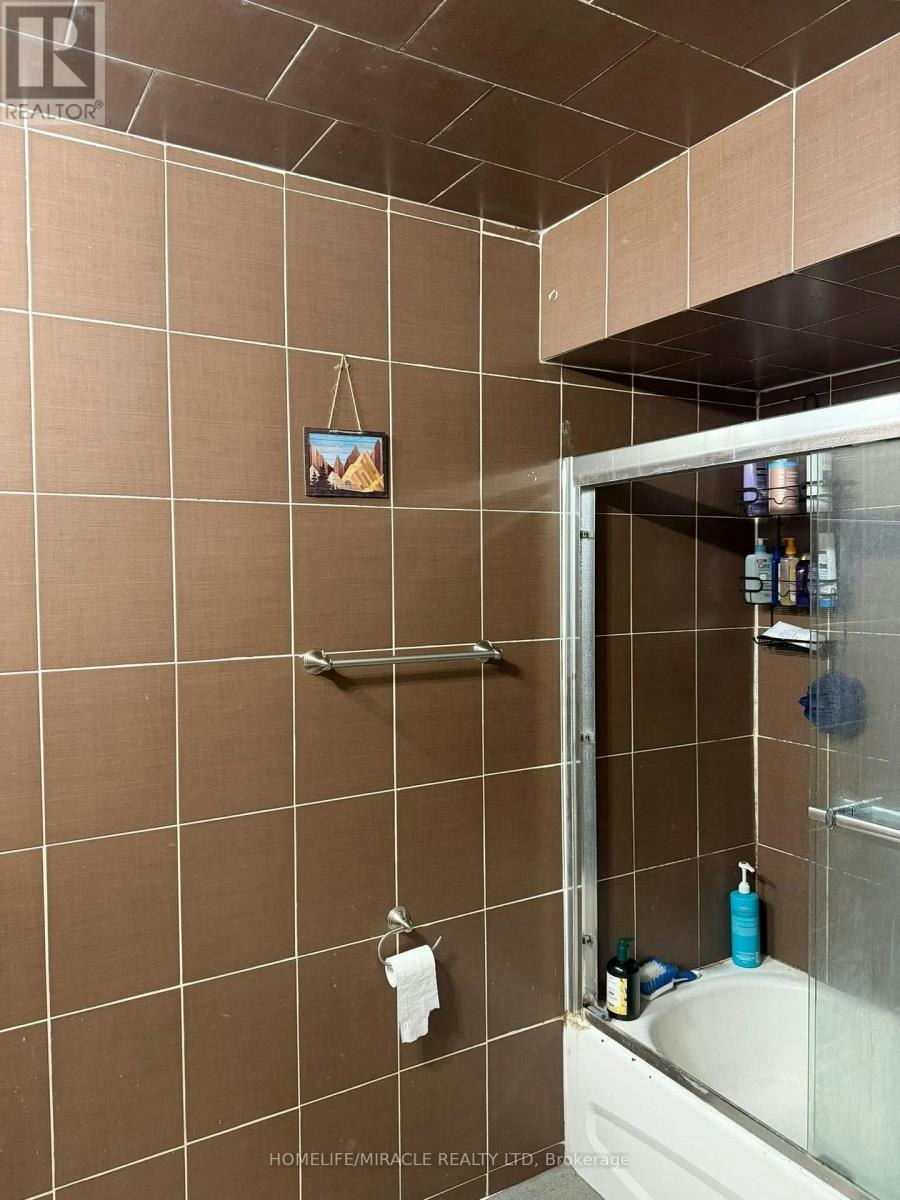 25 Four Leaf Drive, Toronto, ON, M9V 1M7 - 12