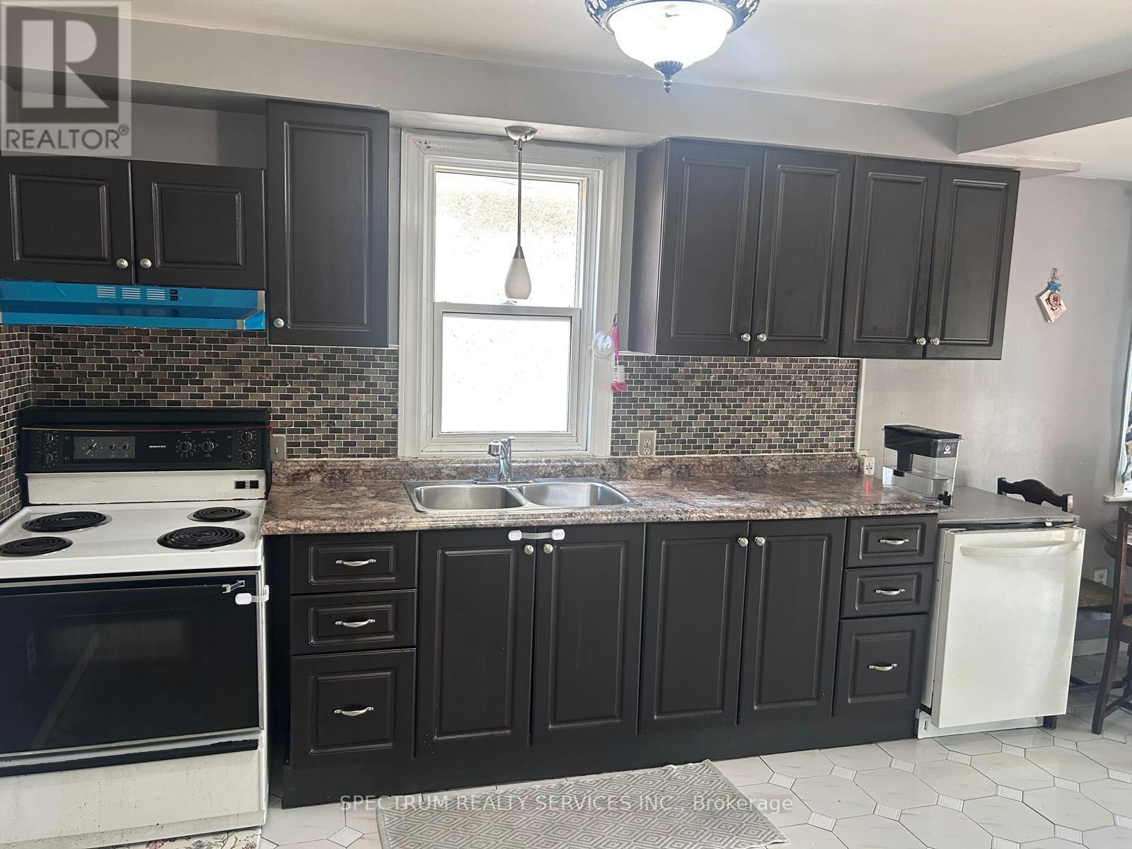 37 Hope Avenue, Hamilton, ON, L8H 2E1 - 3