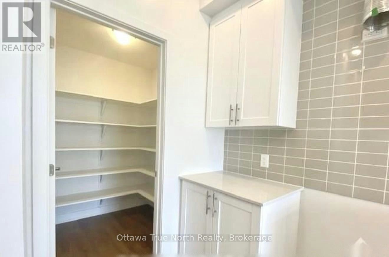 934 Embankment Street, Ottawa, ON, K2S 2P6 - 7
