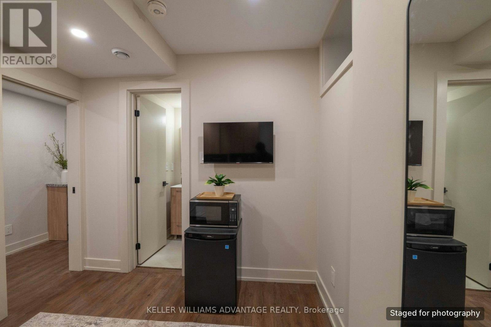 B-23 Ross Street, Toronto, ON, M5T 1Z8 - 6