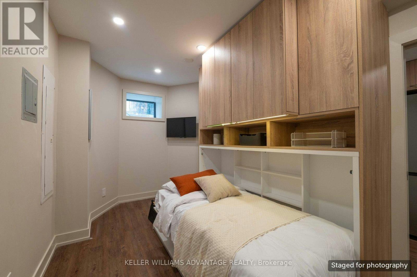 B-23 Ross Street, Toronto, ON, M5T 1Z8 - 9