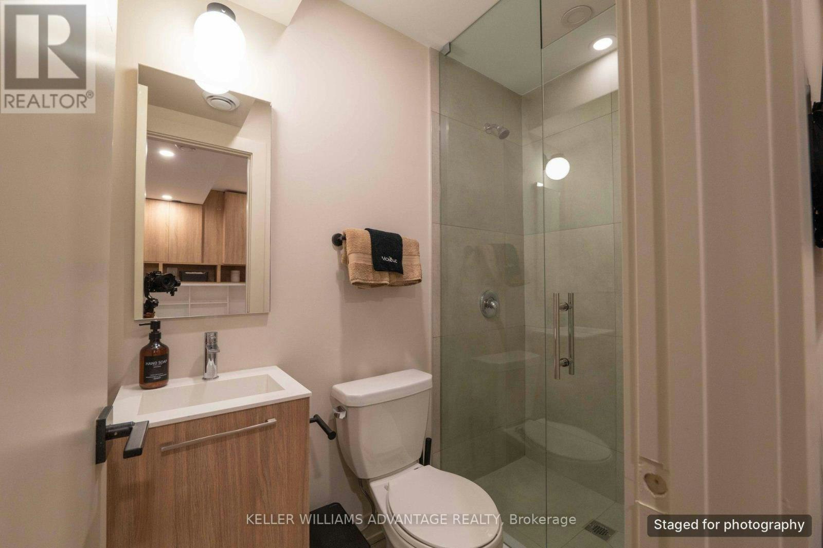 B-23 Ross Street, Toronto, ON, M5T 1Z8 - 11