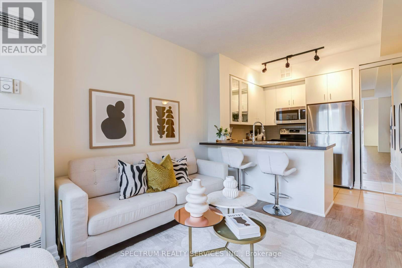 70 Alexander Street, Toronto, ON, M4Y 3B6