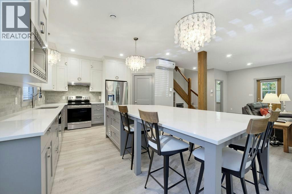 686 Swanbeach Road, Swansea Point, BC, V0E 2K2