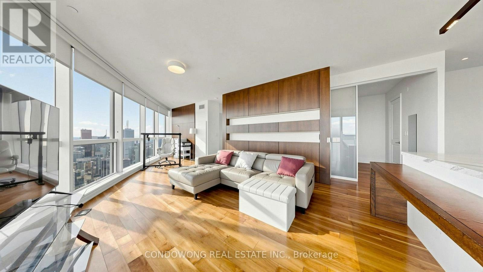 7507-388 Yonge Street, Toronto, ON, M5B 0A4
