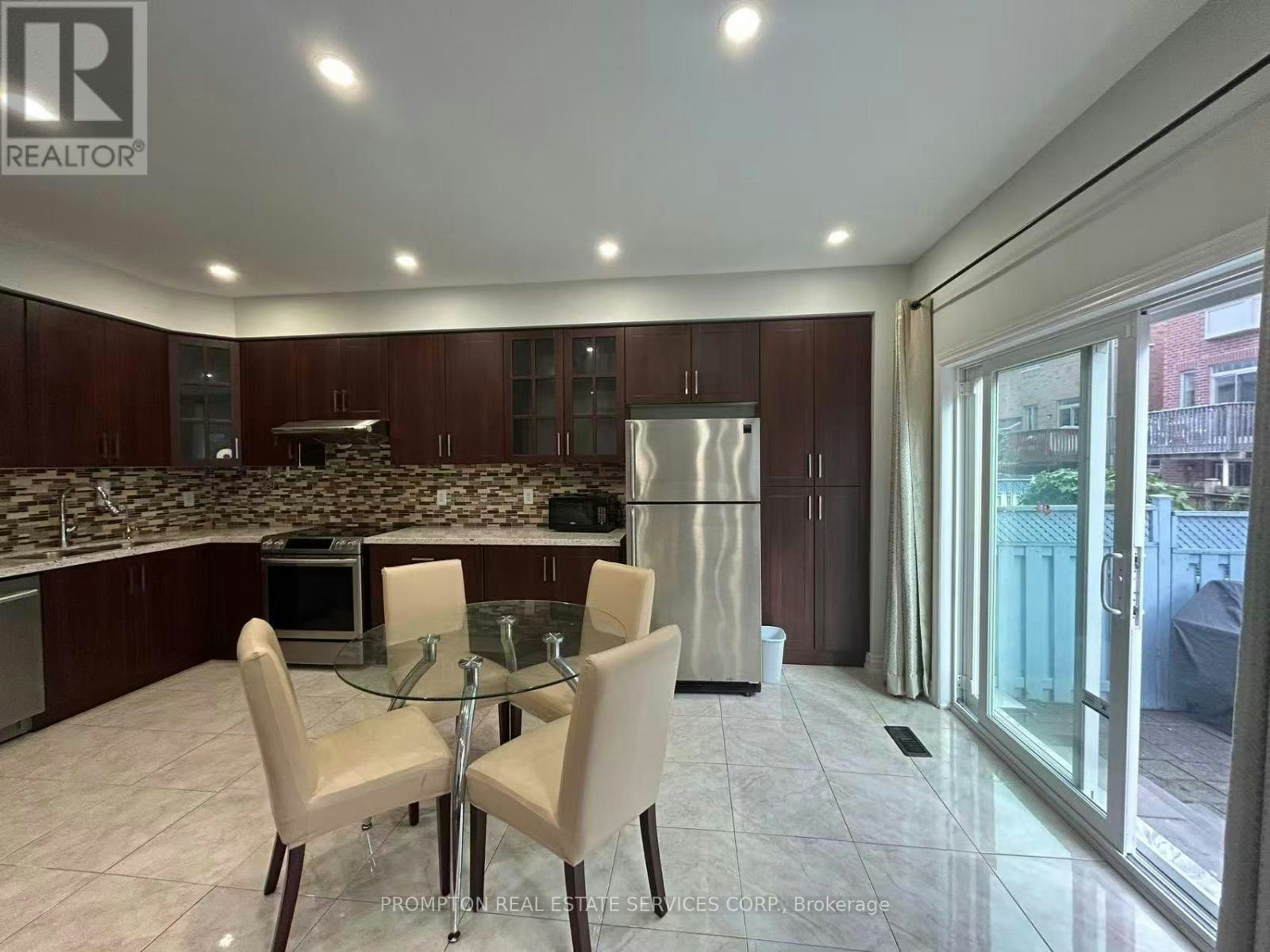 101 Madison Heights Boulevard, Markham, ON, L6C 2E3 - 8
