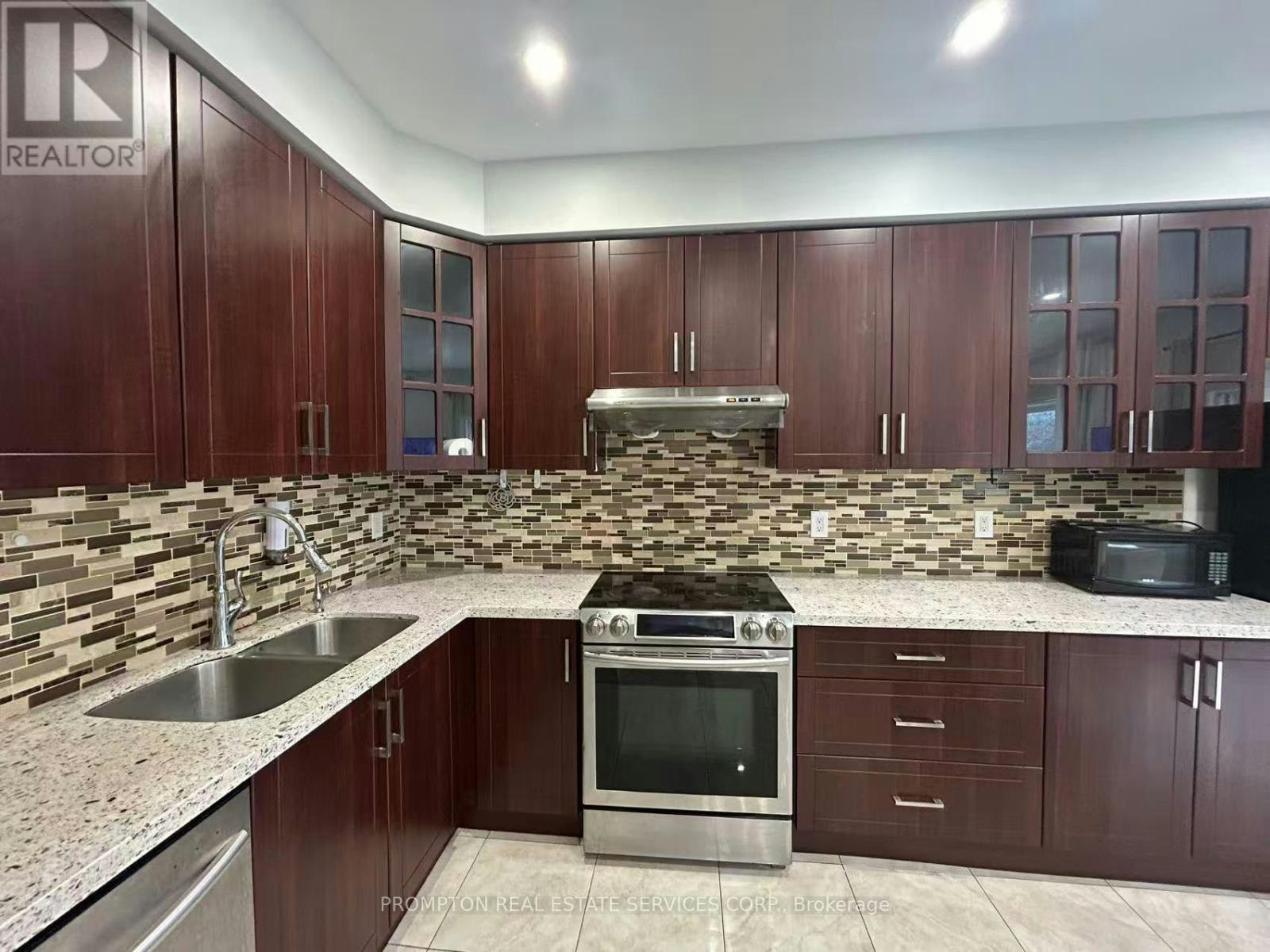 101 Madison Heights Boulevard, Markham, ON, L6C 2E3 - 9