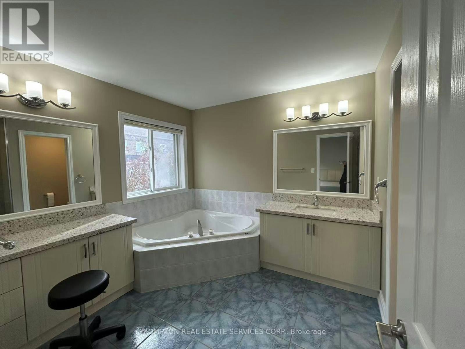 101 Madison Heights Boulevard, Markham, ON, L6C 2E3 - 15