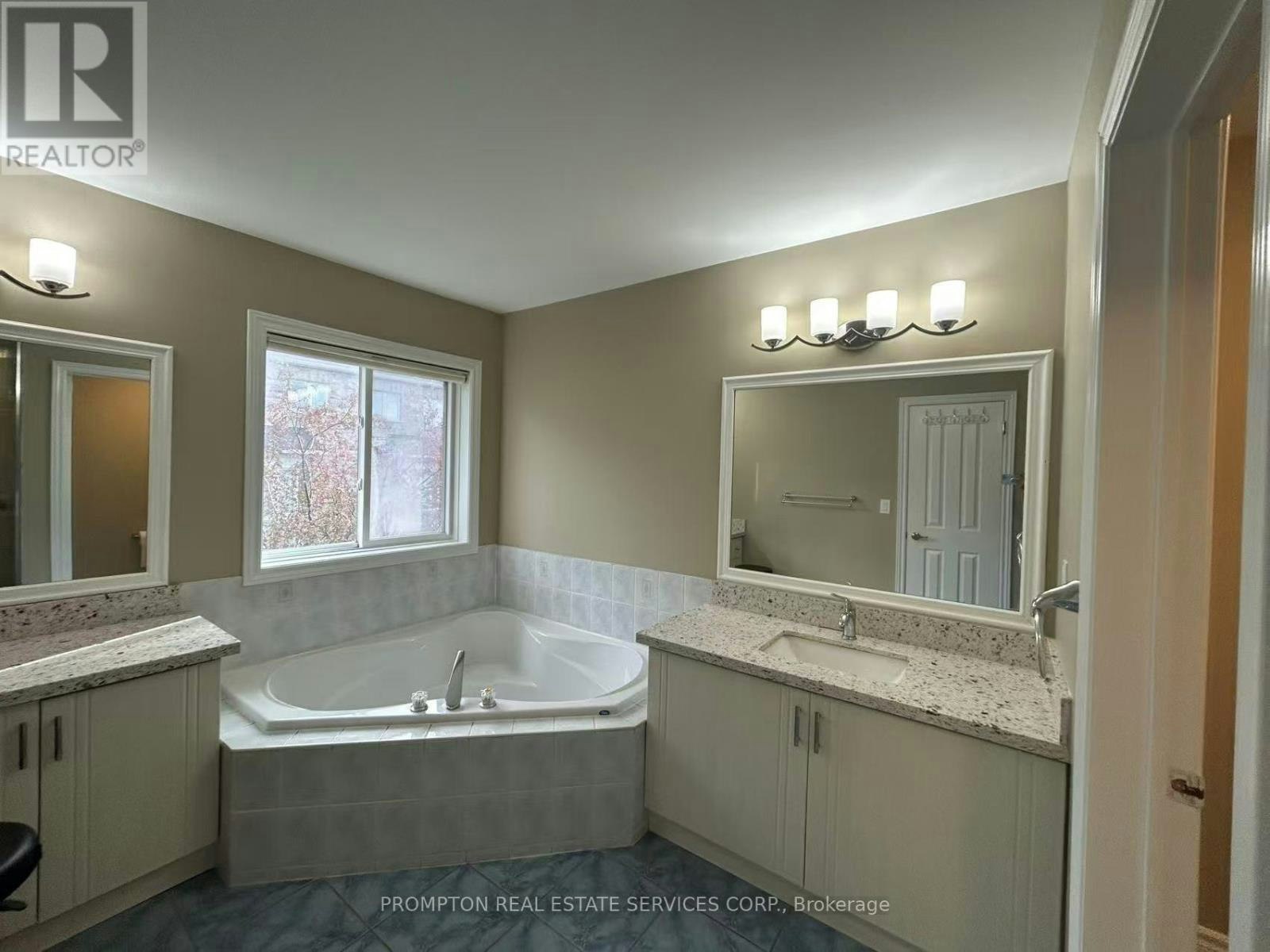 101 Madison Heights Boulevard, Markham, ON, L6C 2E3 - 16