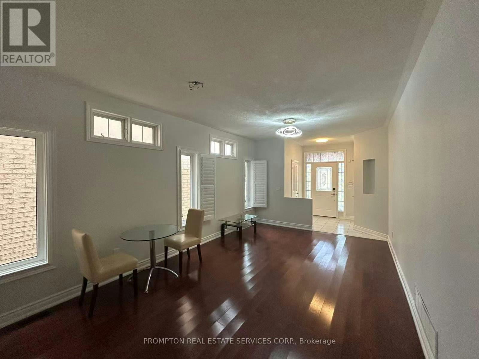 101 Madison Heights Boulevard, Markham, ON, L6C 2E3 - 6