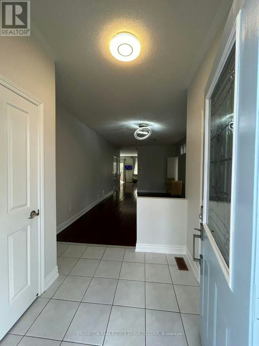 101 Madison Heights Boulevard, Markham, ON, L6C 2E3 4
