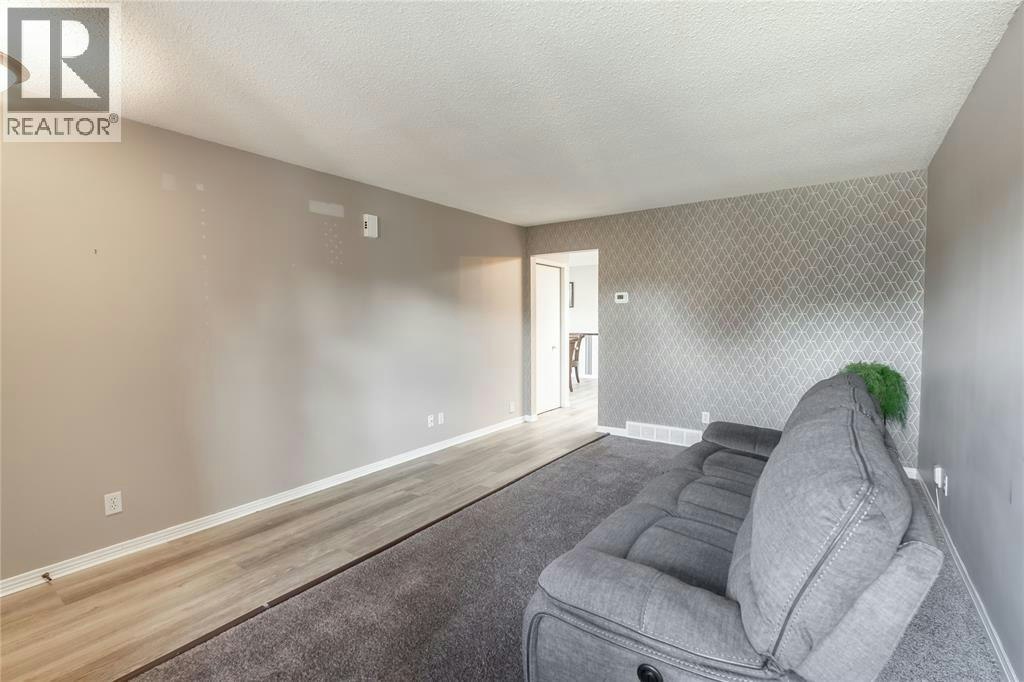 1279 Thistledown Avenue, Sarnia, ON, N7S 5A8 - 5