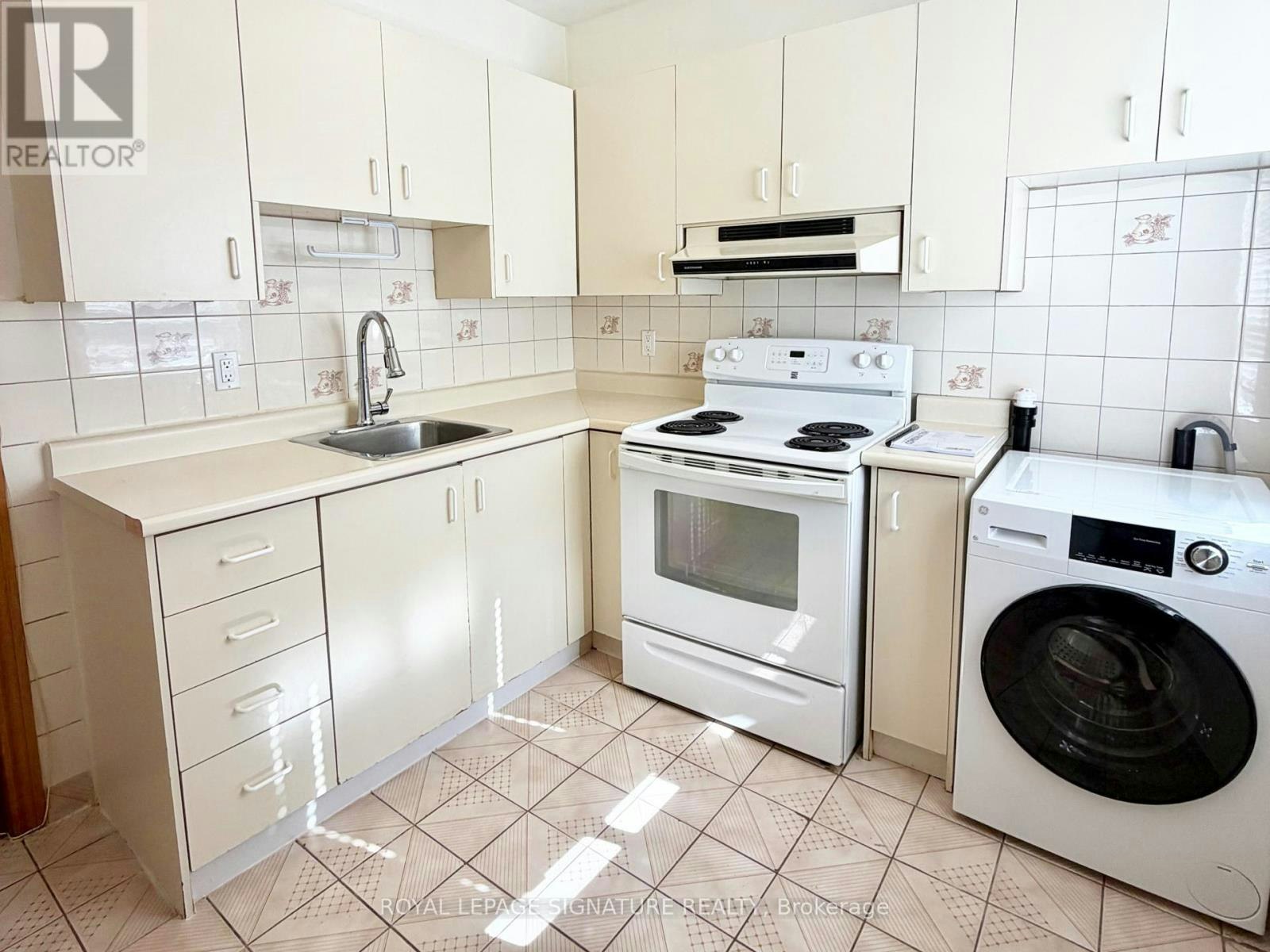 2ND FLR-455 B Danforth Avenue, Toronto, ON, M4K 1P1