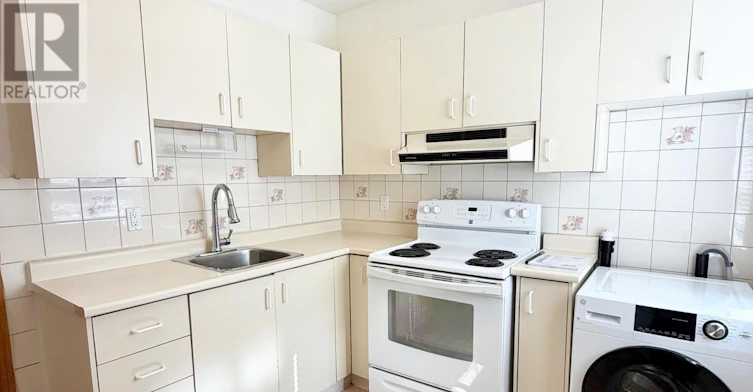 2ND FLR-455 B Danforth Avenue, Toronto, ON, M4K 1P1