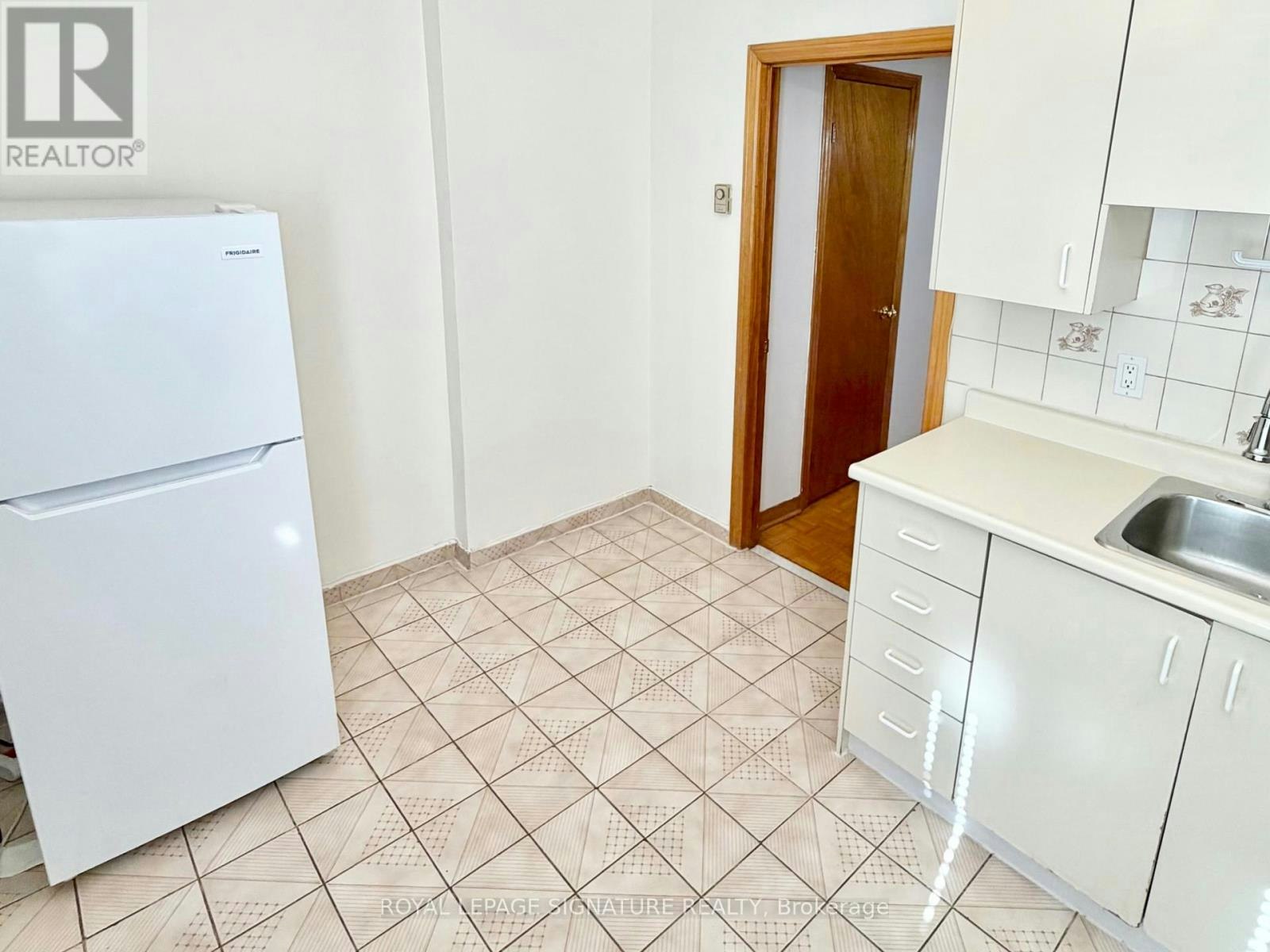2ND FLR-455 B Danforth Avenue, Toronto, ON, M4K 1P1 - 2