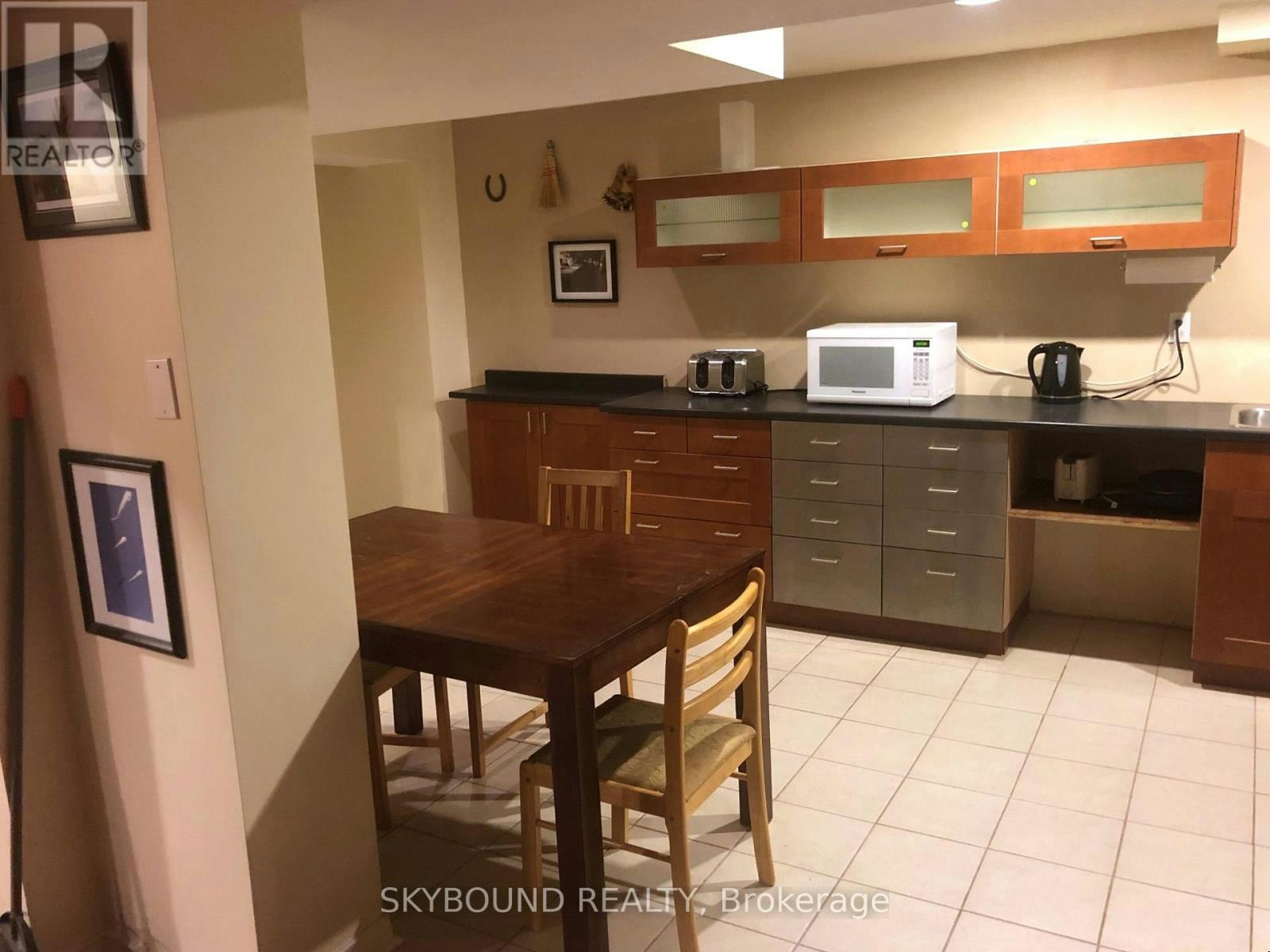 BASEMENT APARTMENT-4833 Wild Rose Street, Mississauga, ON, L5M 5M8 3