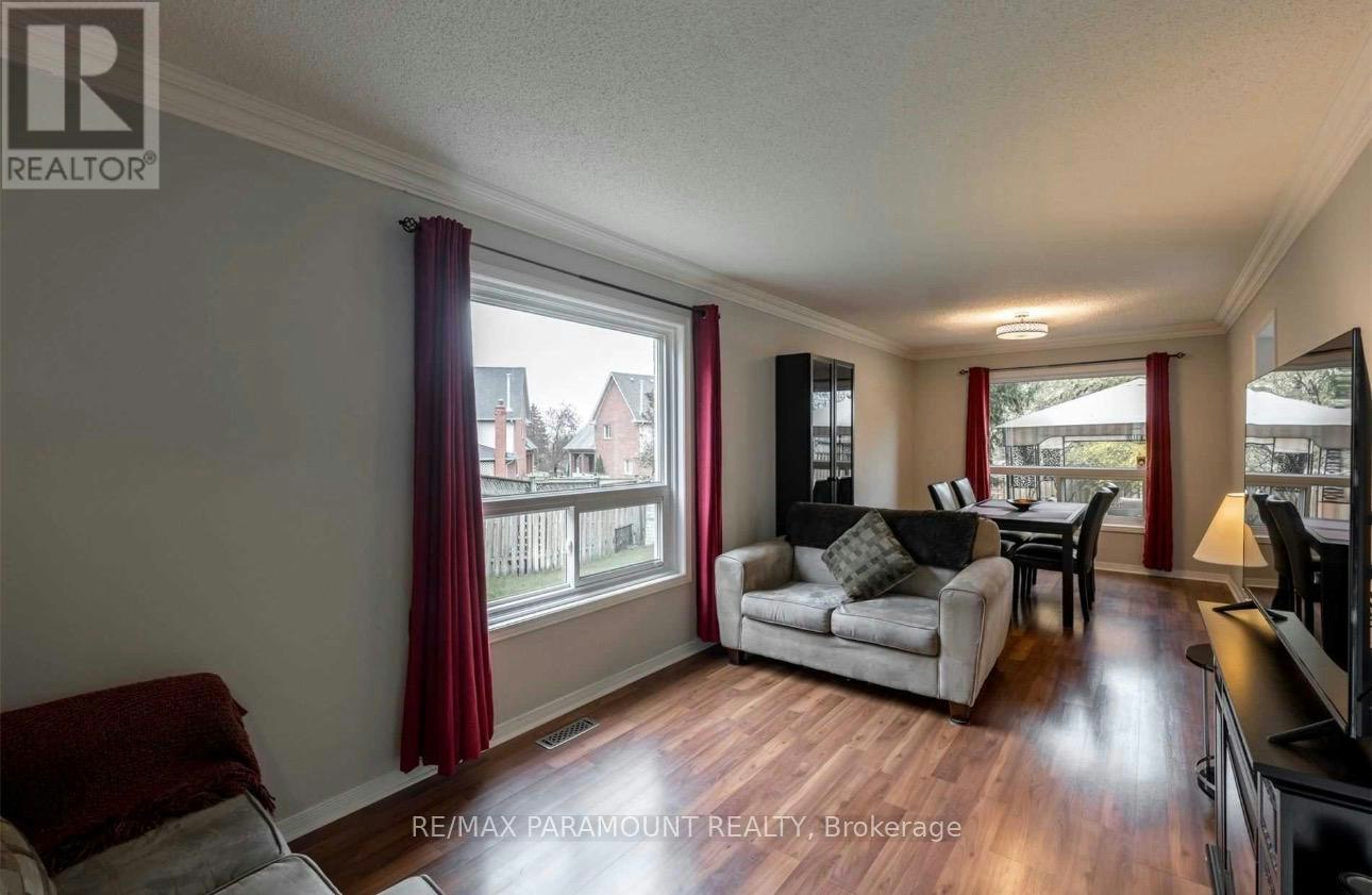 26 Ural Circle, Brampton, ON, L6R 1H3 - 6