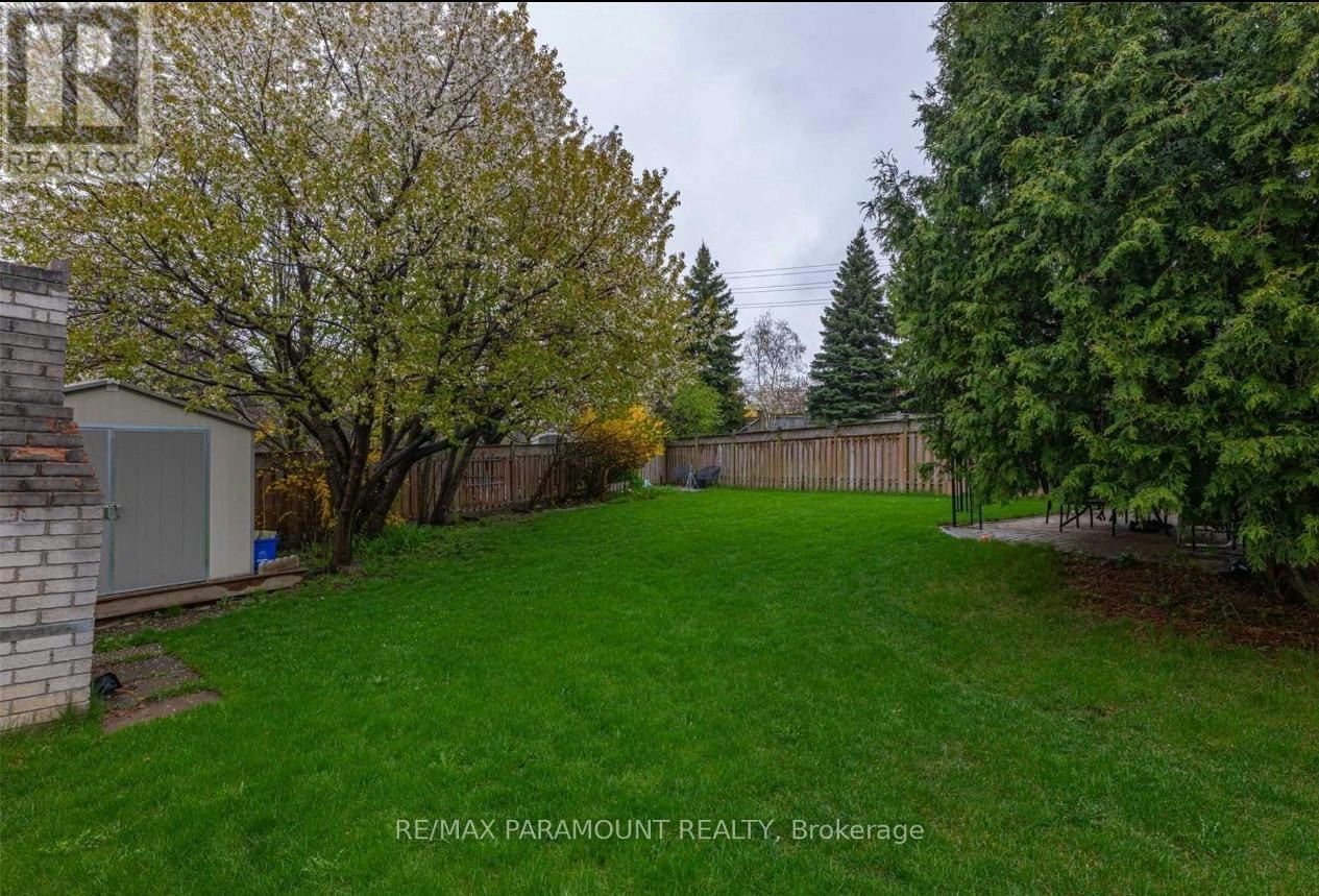 26 Ural Circle, Brampton, ON, L6R 1H3 - 16