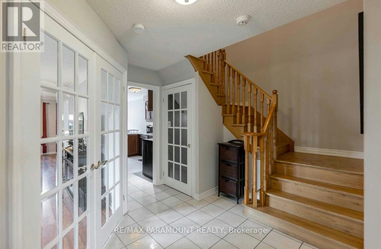 26 Ural Circle, Brampton, ON, L6R 1H3 - 2