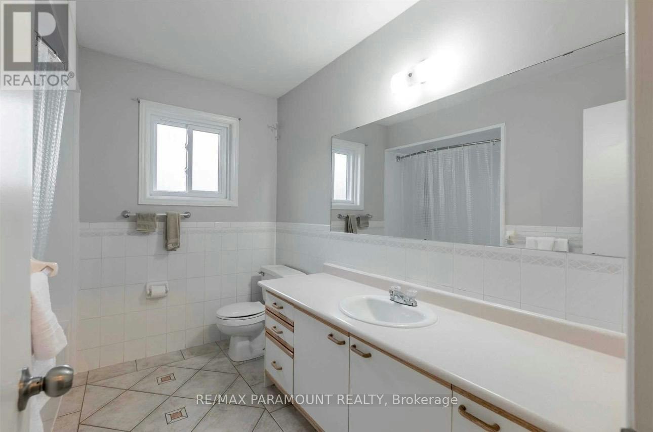 26 Ural Circle, Brampton, ON, L6R 1H3 - 9