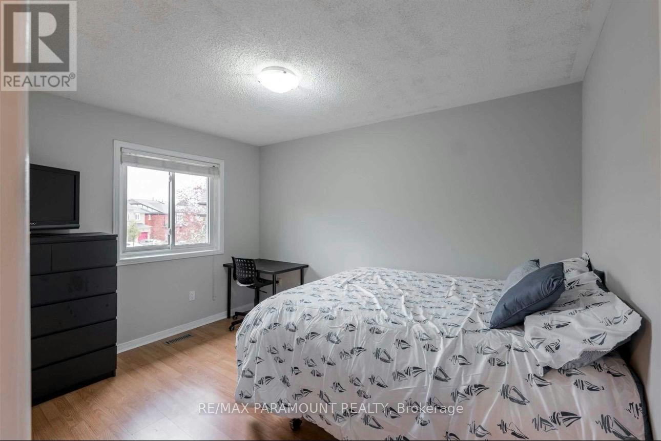 26 Ural Circle, Brampton, ON, L6R 1H3 - 8