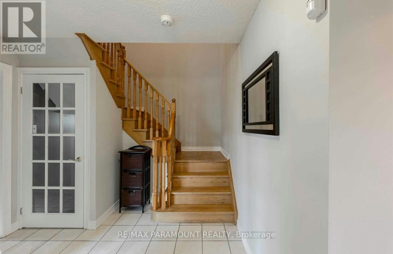 26 Ural Circle, Brampton, ON, L6R 1H3 - 3