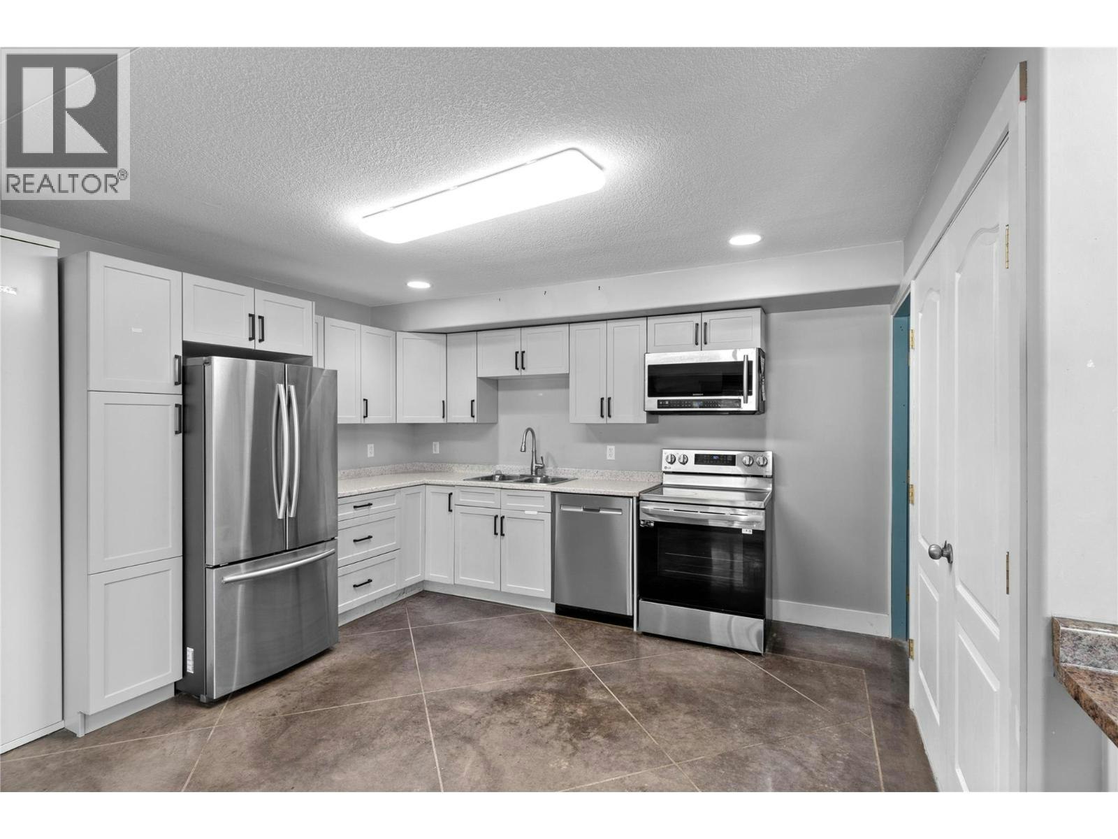 803-15 Hudson's Bay Trail, Kamloops, BC, V2C 6S6 - 33