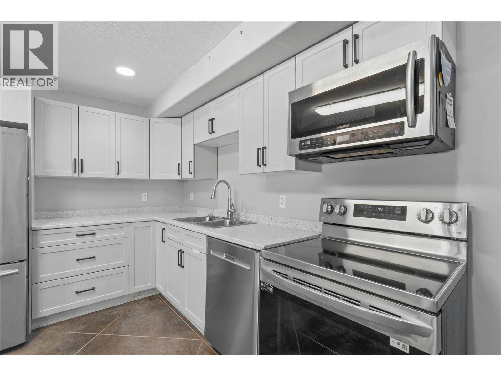 803-15 Hudson's Bay Trail, Kamloops, BC, V2C 6S6 - 34