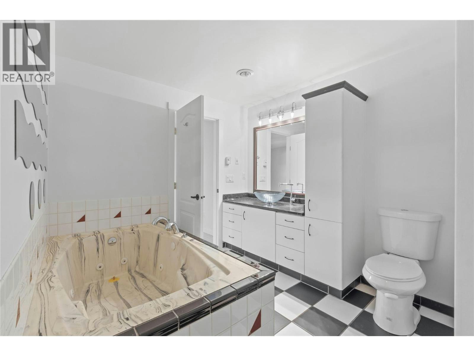 803-15 Hudson's Bay Trail, Kamloops, BC, V2C 6S6 - 41