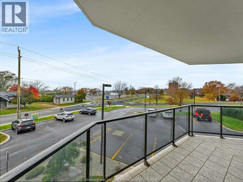 201-109 Robson Road, Leamington, ON, N8H 3V4 - 2