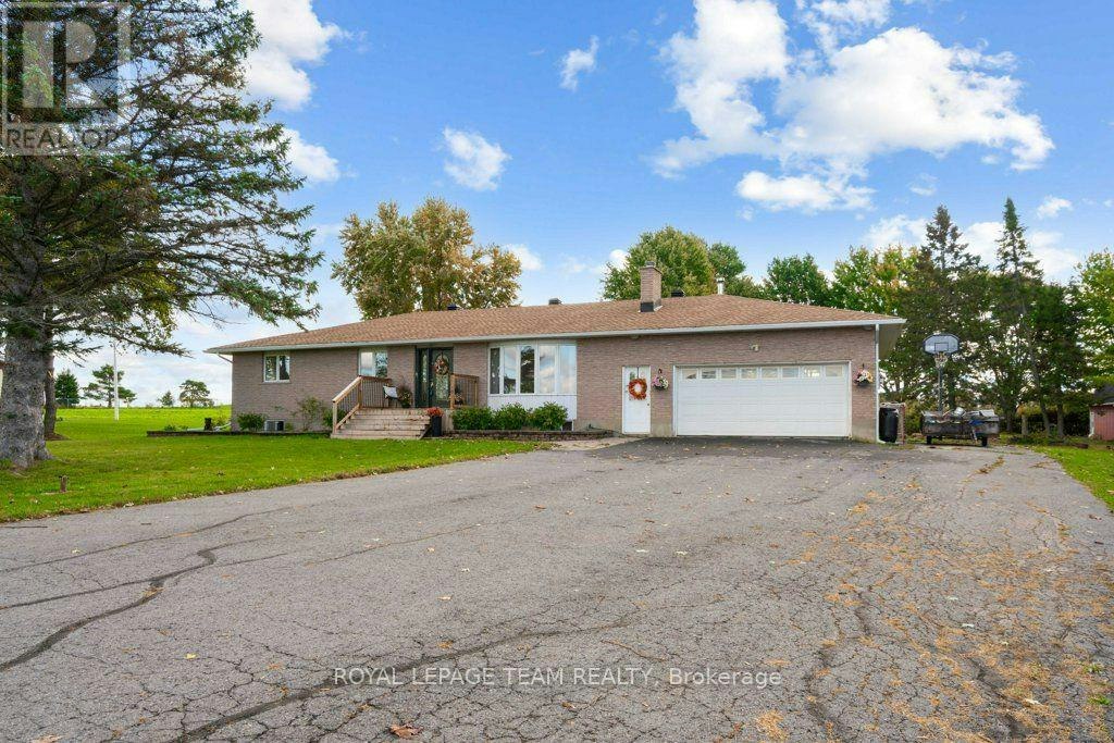 12570 18 County Road, Iroquois, ON, K0C 2H0