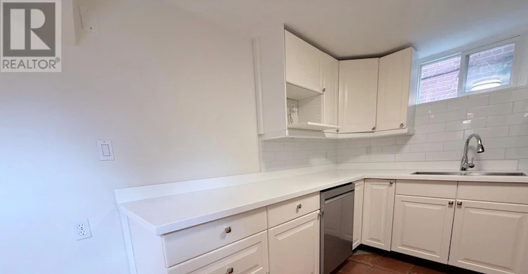 LOWER-172 Queenslea Avenue, Toronto, ON, M9N 2L3 - 4