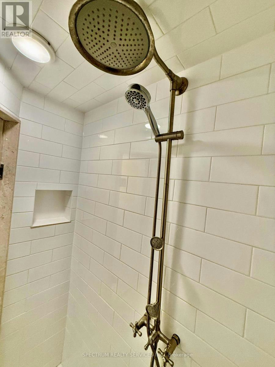 LOWER-172 Queenslea Avenue, Toronto, ON, M9N 2L3 - 19