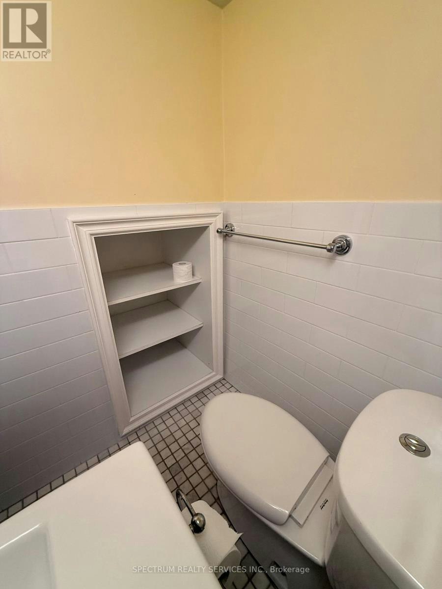 LOWER-172 Queenslea Avenue, Toronto, ON, M9N 2L3 - 17