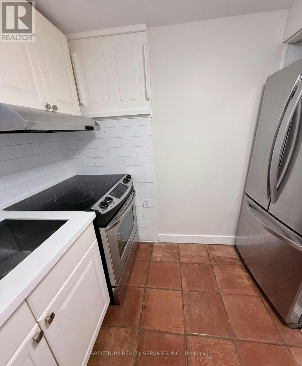 LOWER-172 Queenslea Avenue, Toronto, ON, M9N 2L3 - 7