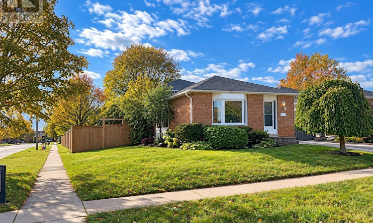 74 Centrefield Drive