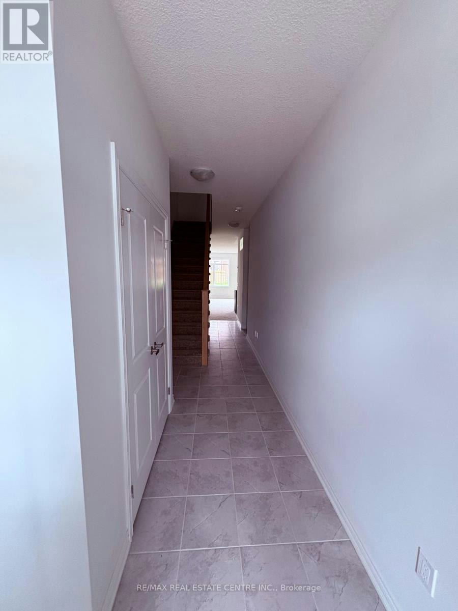 8 Elite Crescent, Hamilton, ON, N3W 0L1 - 2