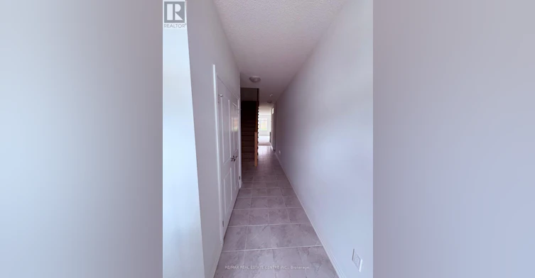 8 Elite Crescent, Hamilton, ON, N3W 0L1 - 2