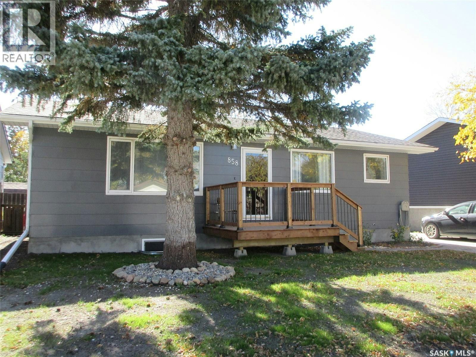 858 Worobetz Crescent N, Regina, SK, S4X 2C3