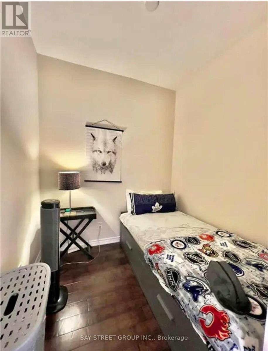 210-5327 Upper Middle Road, Burlington, ON, L7L 0E9 - 2