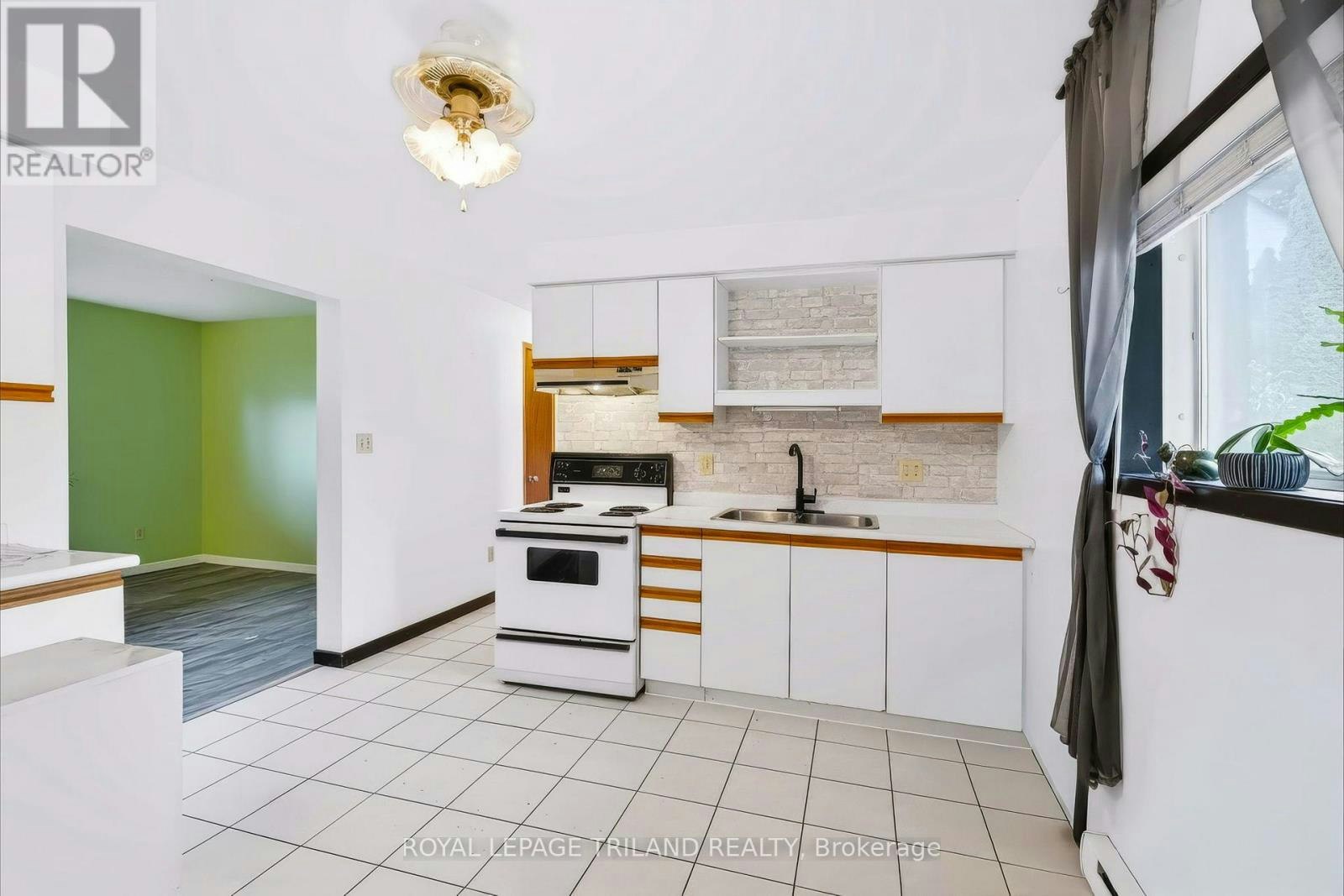 1-25 Edgeware Road SOUTH, St. Thomas, ON, N5P 2H1 - 4
