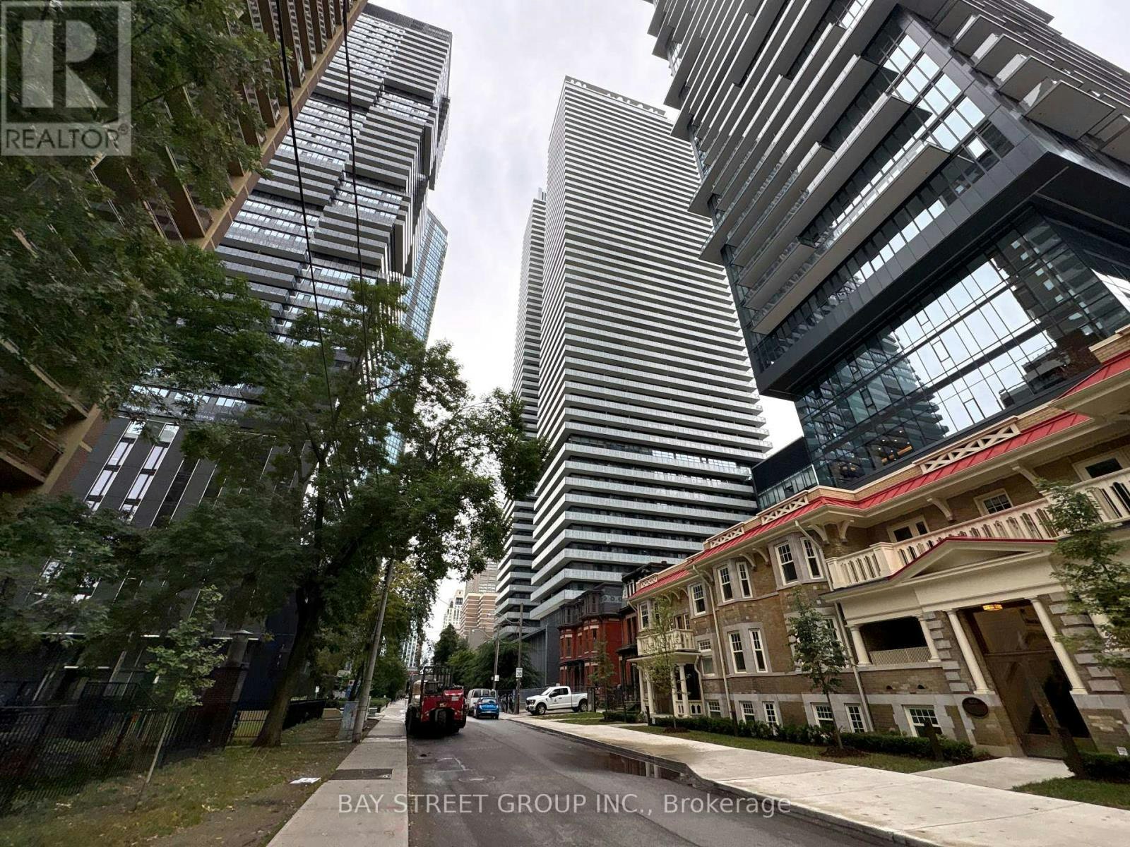2710-50 Charles Street E, Toronto, ON, M4G 0A7