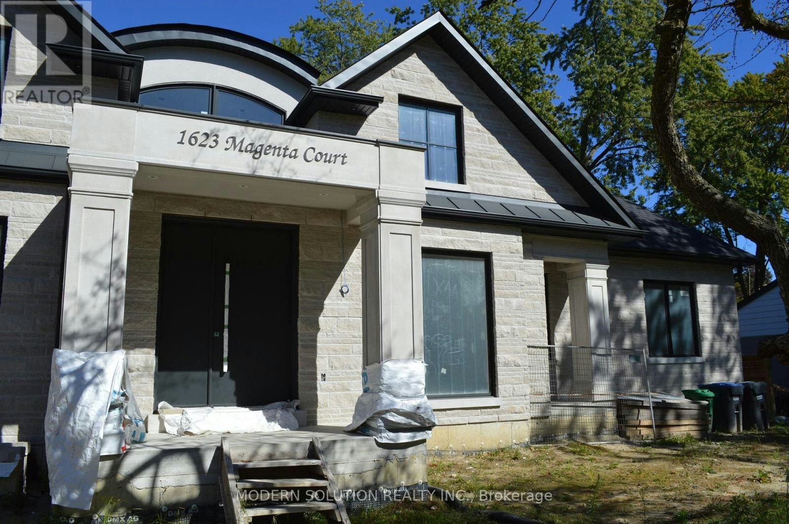 1623 Magenta Court, Mississauga, ON, L5G 3A6