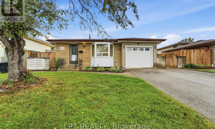 208 Deveron Crescent