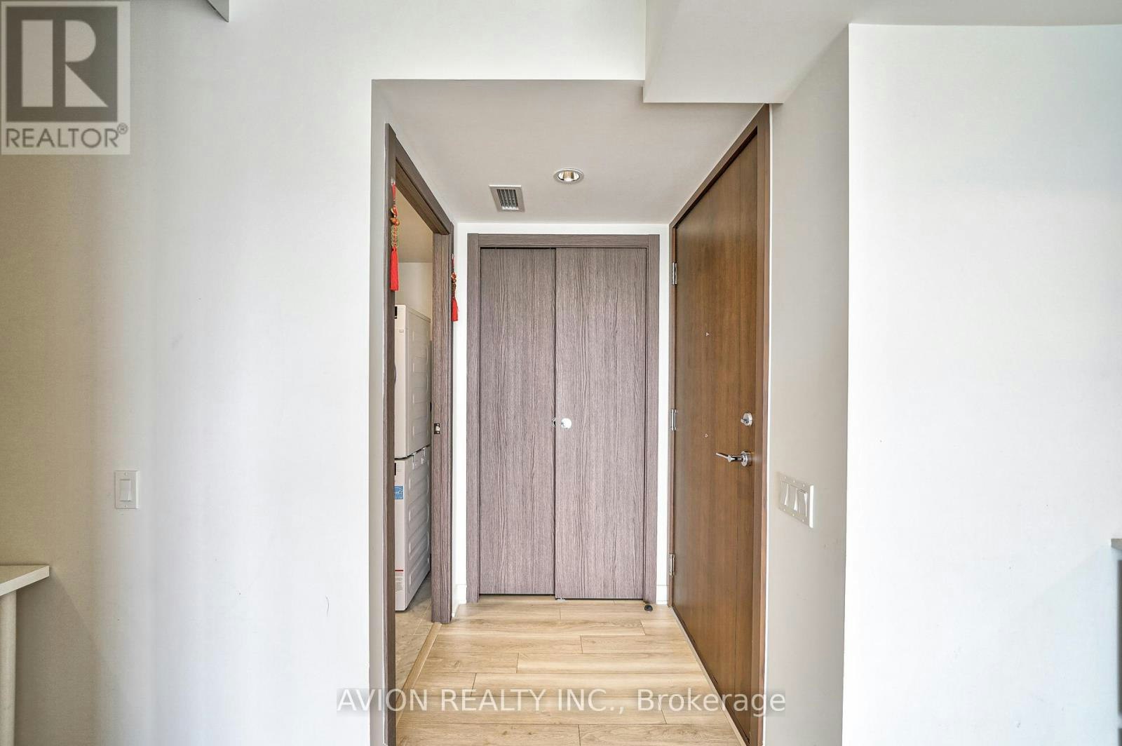 1916-17 Bathurst Street, Toronto, ON, M5V 0N1 - 3
