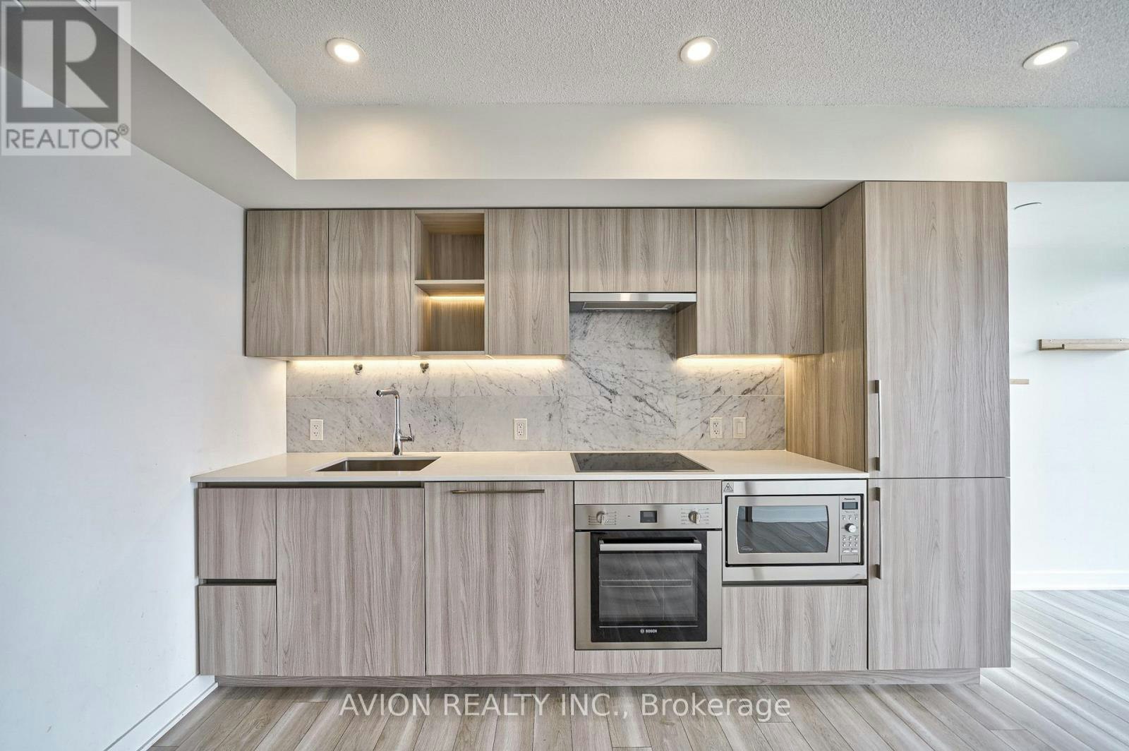1916-17 Bathurst Street, Toronto, ON, M5V 0N1 - 9