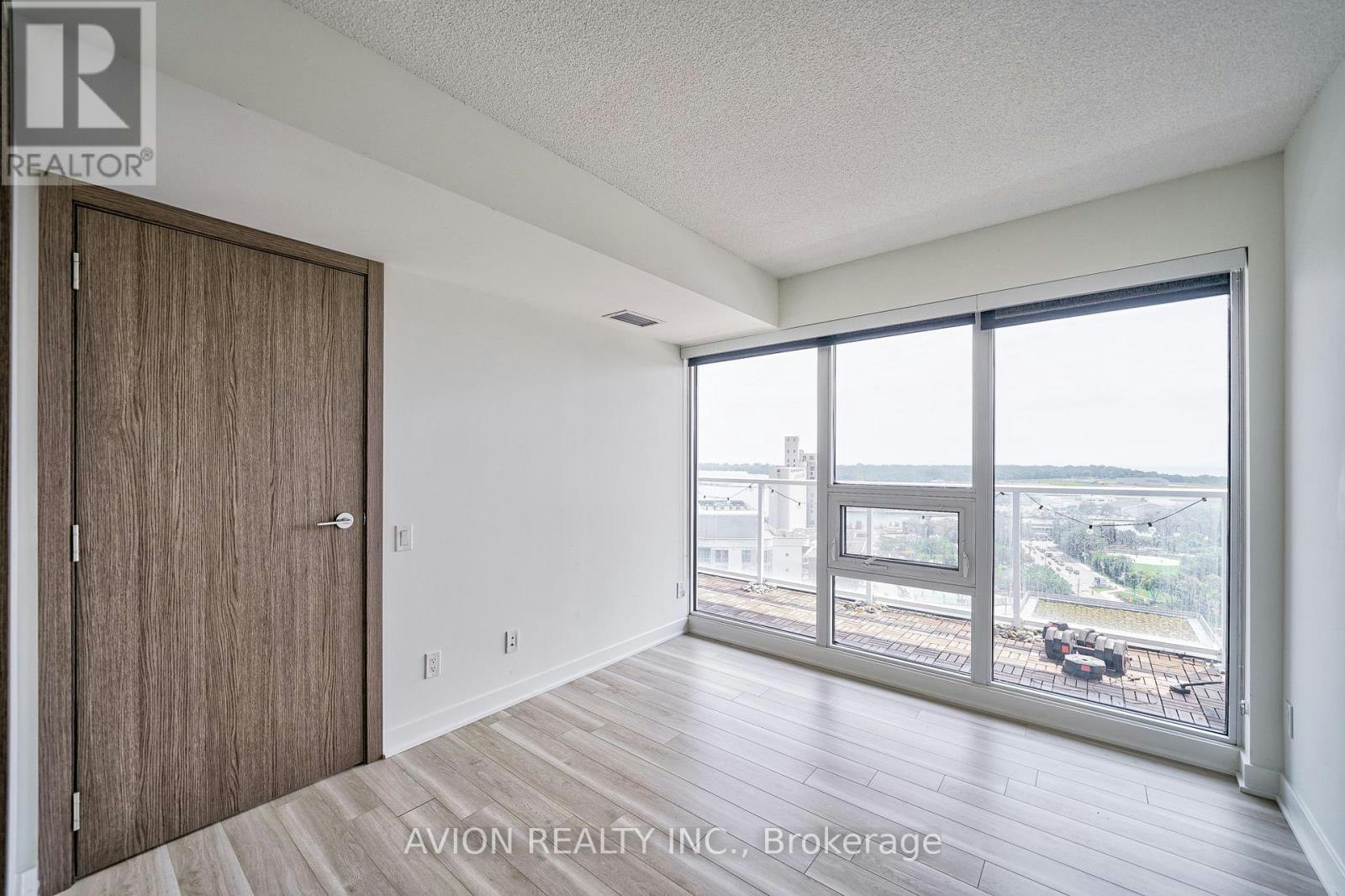 1916-17 Bathurst Street, Toronto, ON, M5V 0N1 - 18