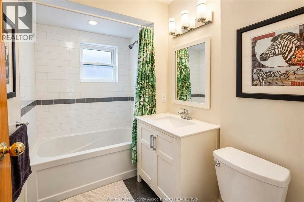 1827 Moy Avenue, Windsor, ON, N8W 2M3 - 11
